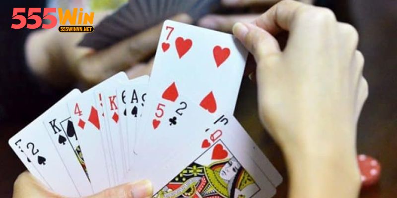 Tiến Lên 555win - Chơi Đánh Bài Online Đổi Thưởng Cực Đỉnh Cần nhớ quy định thối bài và chặt chồng khi chơi.