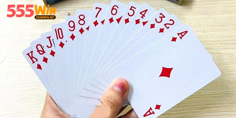 Tiến Lên 555win - Chơi Đánh Bài Online Đổi Thưởng Cực Đỉnh Nắm rõ luật chia bài và quyền đi đầu trong tiến lên 555win.