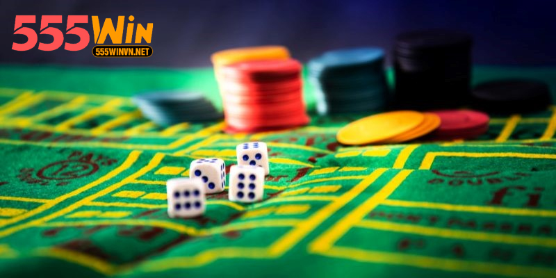 Hướng Dẫn Cách Chơi Phỏm Hiệu Quả Cho Người Mới Bắt Đầu Người chơi tư duy chiến thuật hiệu quả khi học cách chơi phỏm