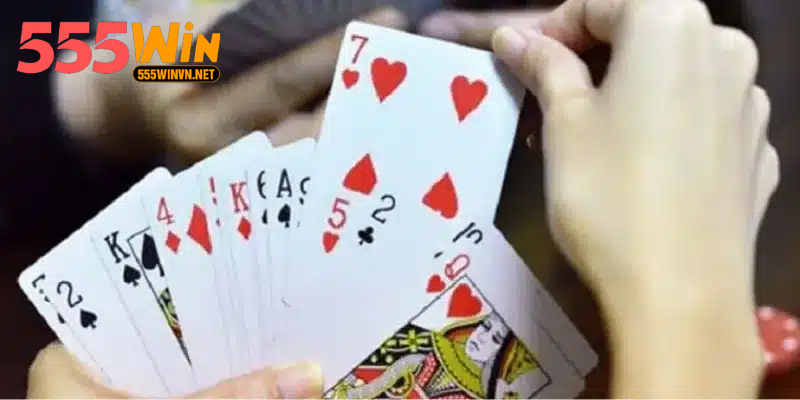Tham Gia Chơi Tiến Lên Online Hiệu Quả Và Uy Tín Nhất Người chơi rèn luyện chiến thuật thông minh trong tiến lên online